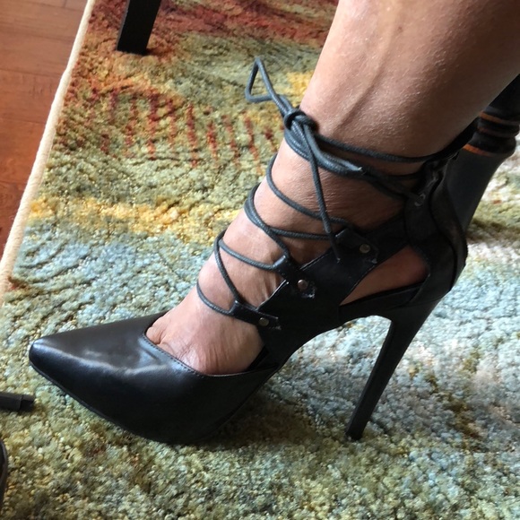 Black lace up heels - Picture 5 of 5